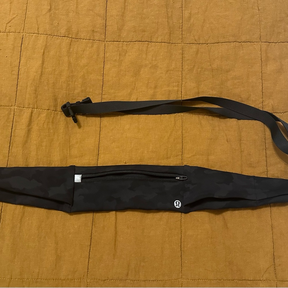 Lululemon Fast and Free Running Belt Camo